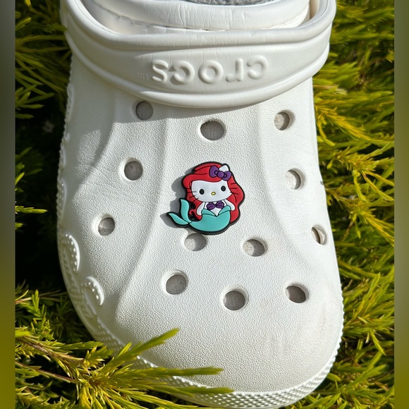 Hello Kitty Croc Charms - Picture 5 of 8